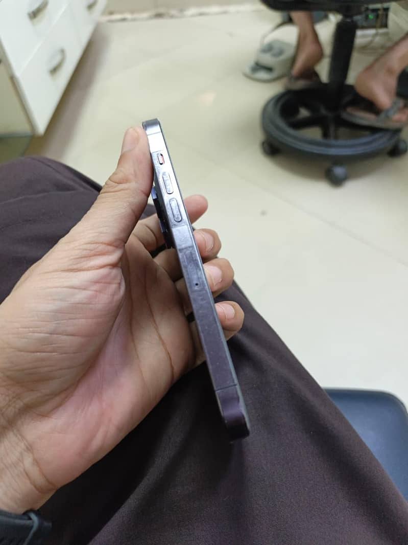 Apple iPhone 14 Pro 2