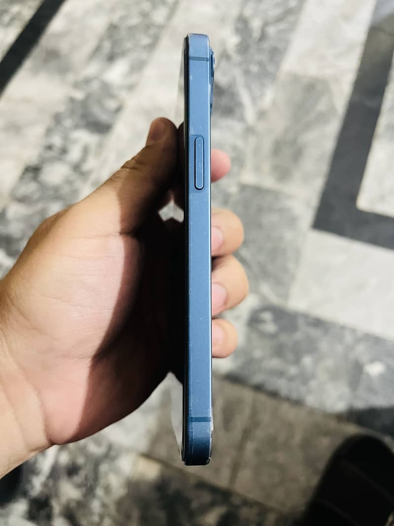 Apple iPhone 13 2