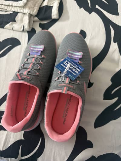 Skechers sneakers Size= 39, fits to 40 as well