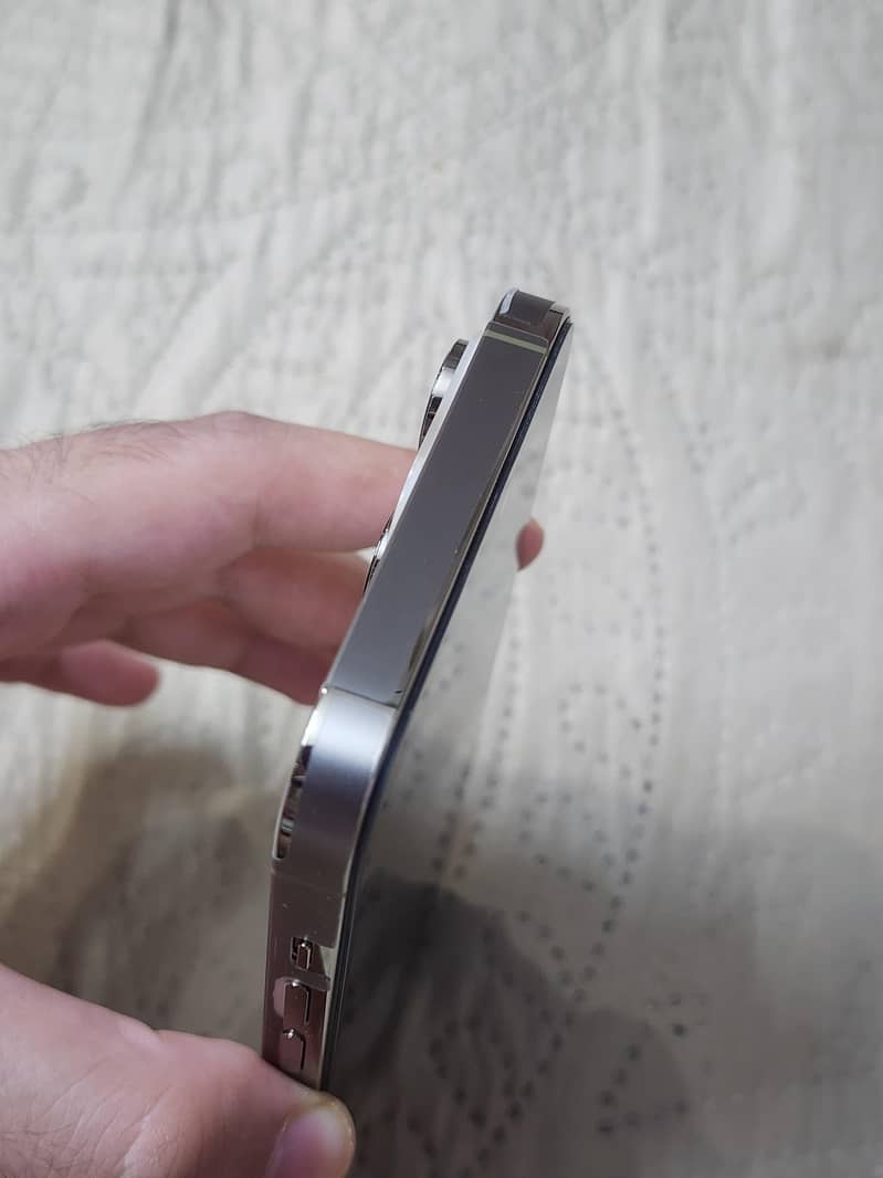 Apple iPhone 14 Pro Max 4