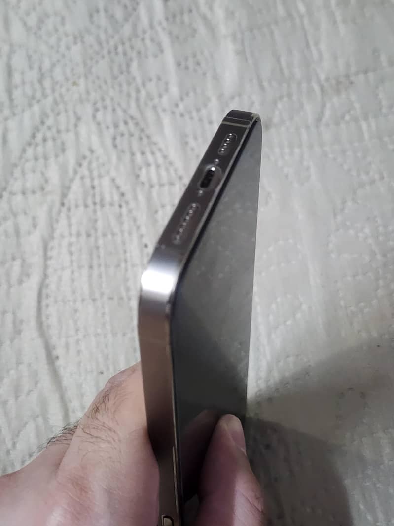 Apple iPhone 14 Pro Max 6