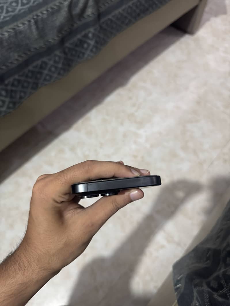 Apple iPhone 15 Pro Max JV 1