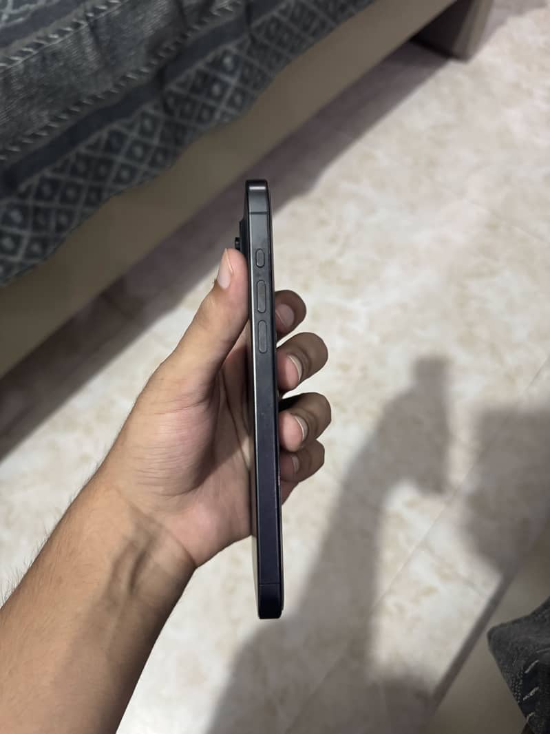 Apple iPhone 15 Pro Max JV 4
