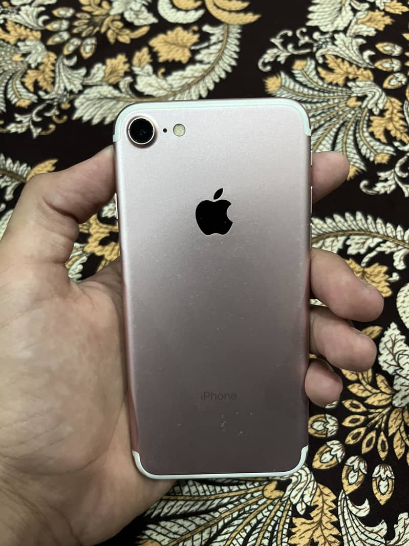 Apple iPhone 7 0