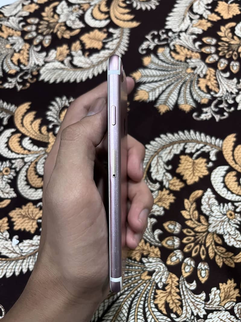 Apple iPhone 7 1