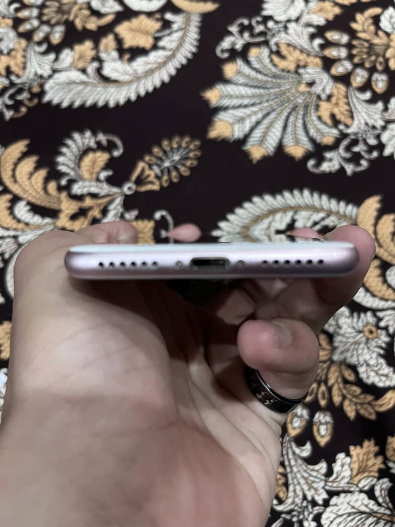 Apple iPhone 7 2