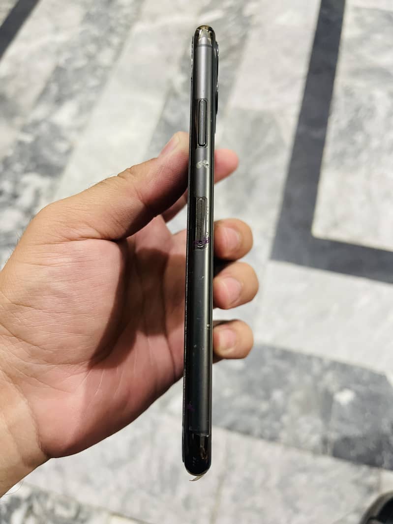 Apple iPhone 11 Pro Max 1