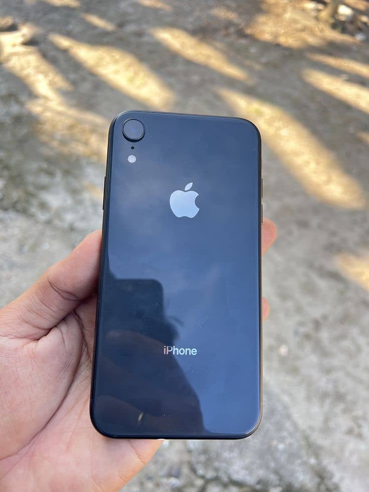 Apple iPhone XR (128GB) 0