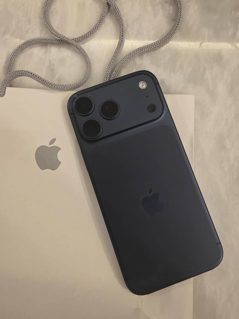 Apple iPhone 17 Pro Max 0