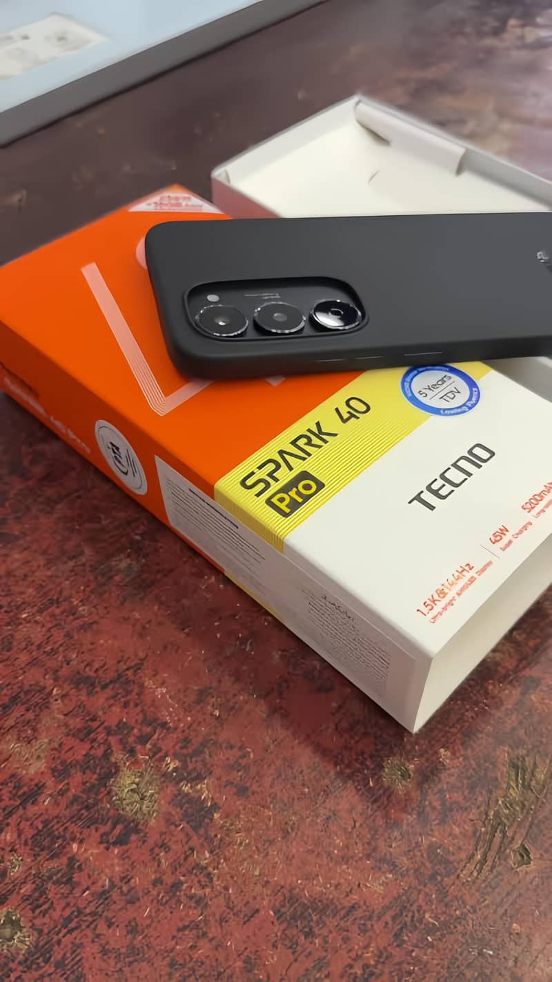 Tecno Spark 40 pro 0