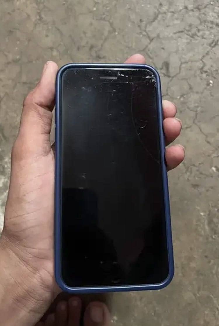Apple iPhone SE 8