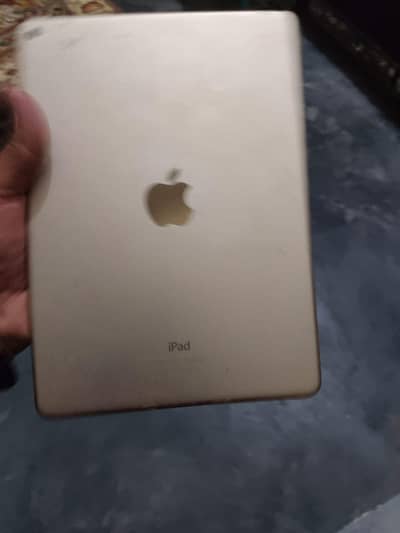 I pad 4th generation ghr he use kiya ha bachu na glass change krwaya