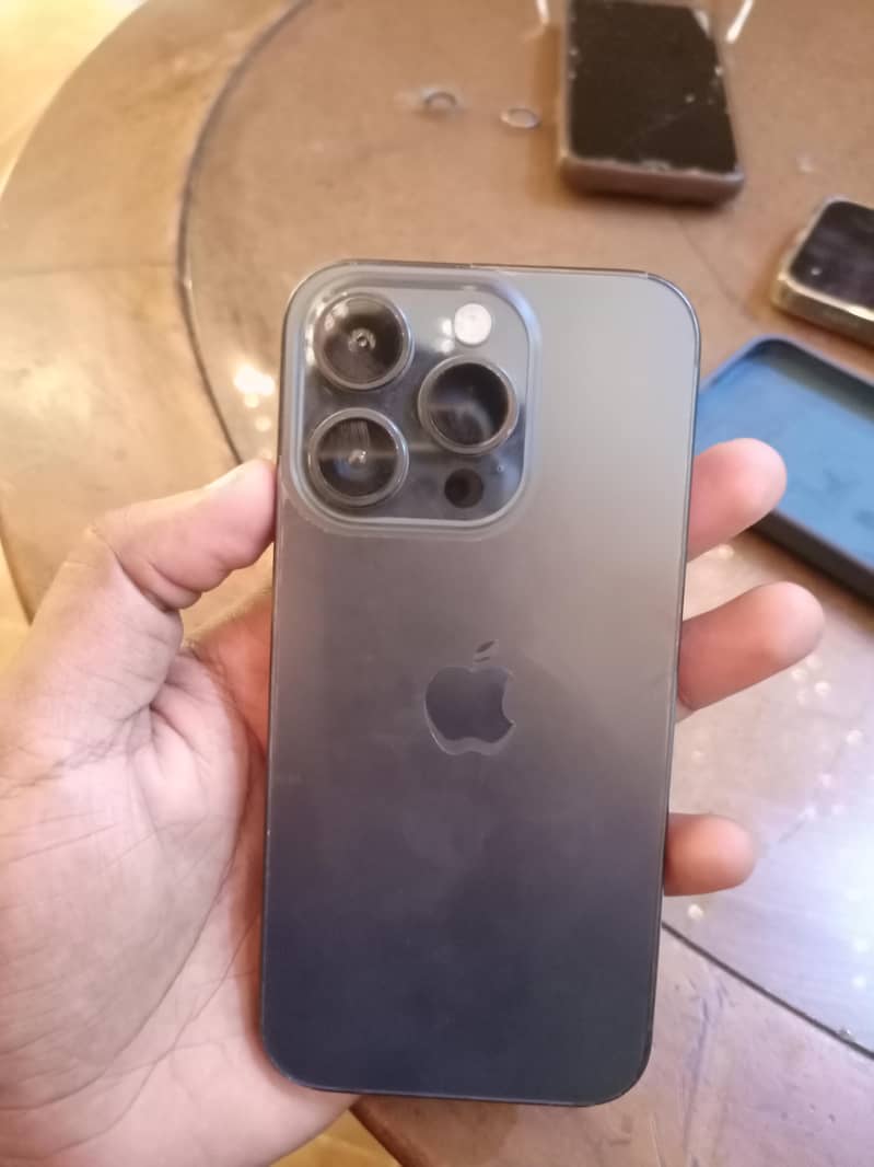 Apple iPhone 15 Pro 0