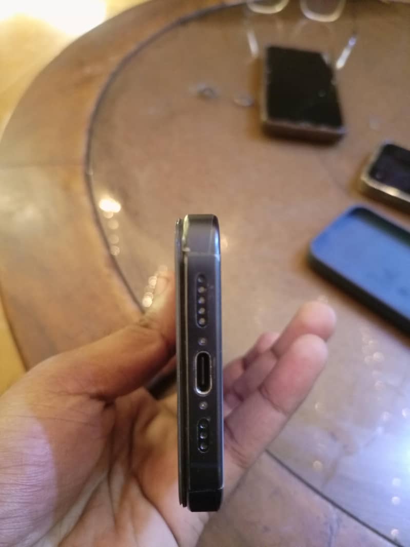 Apple iPhone 15 Pro 2