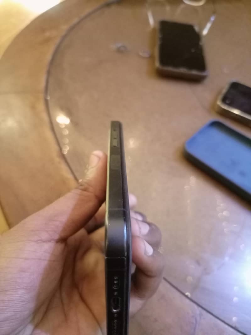 Apple iPhone 15 Pro 3