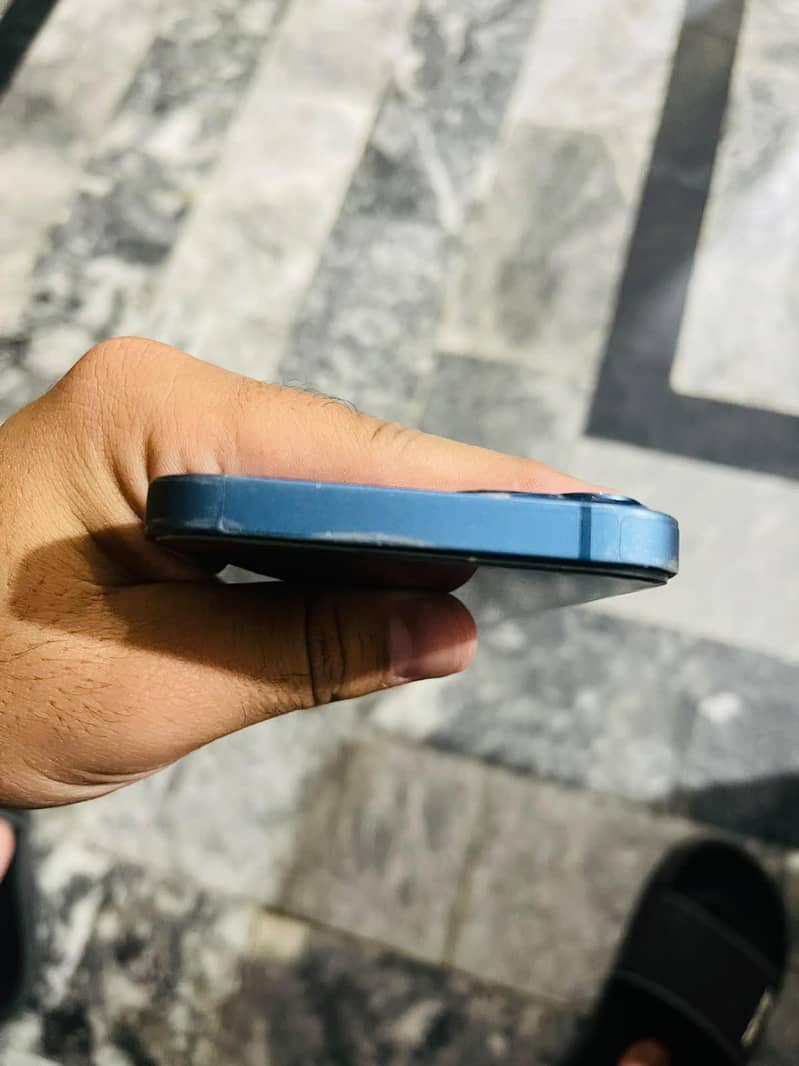 Apple iPhone 13 3