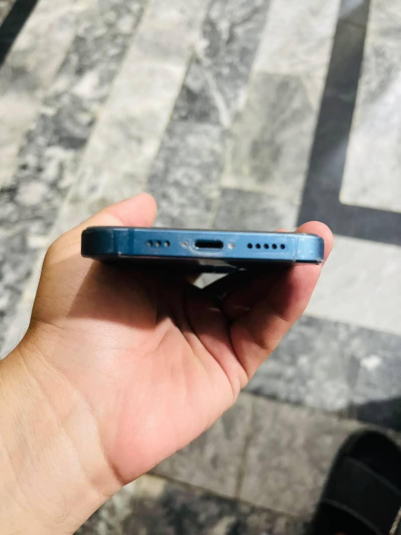 Apple iPhone 13 4