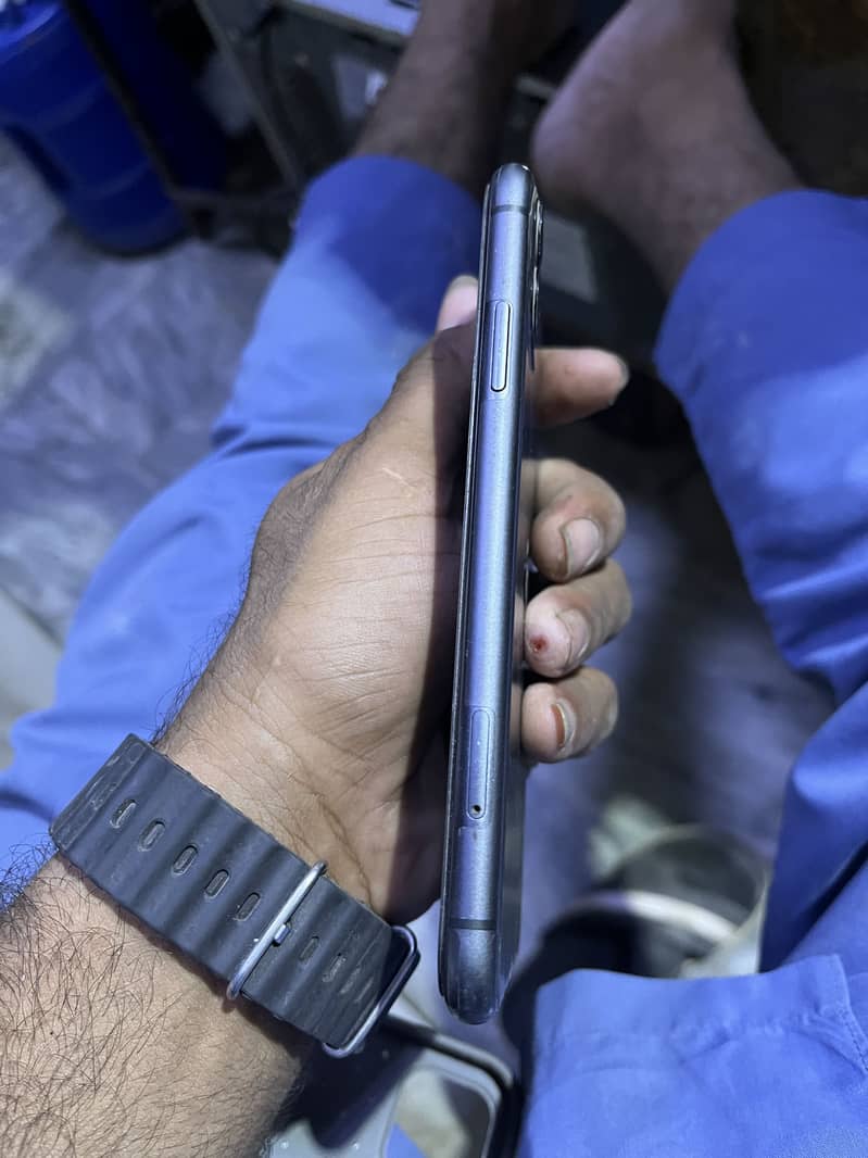 Apple iPhone 11 3
