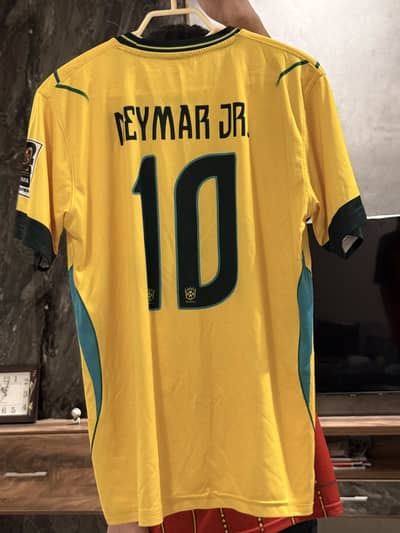 Neymar Shirt and 2 balls