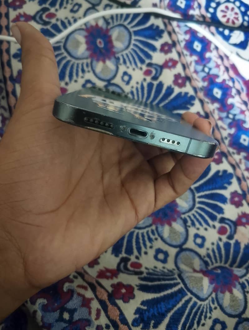 Apple iPhone 13 Pro Max 0