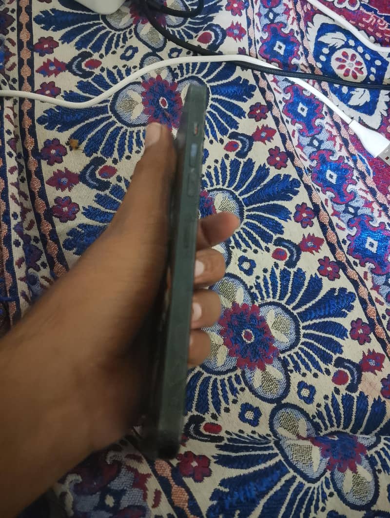 Apple iPhone 13 Pro Max 2