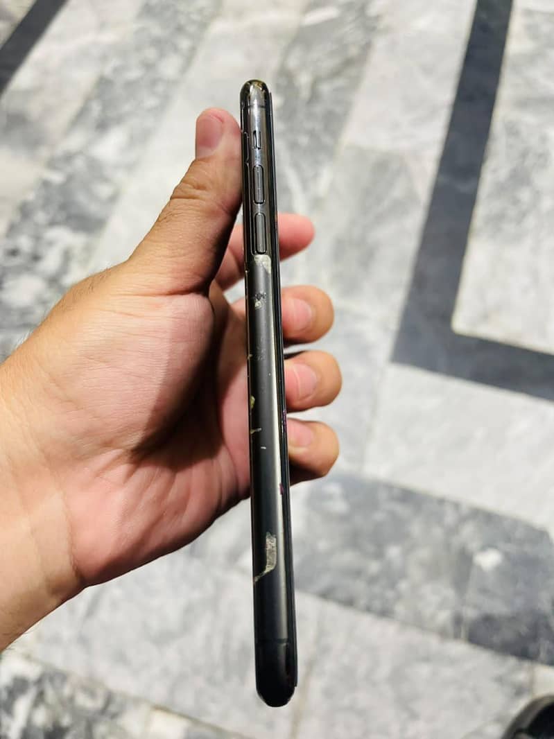 Apple iPhone 11 Pro Max 2