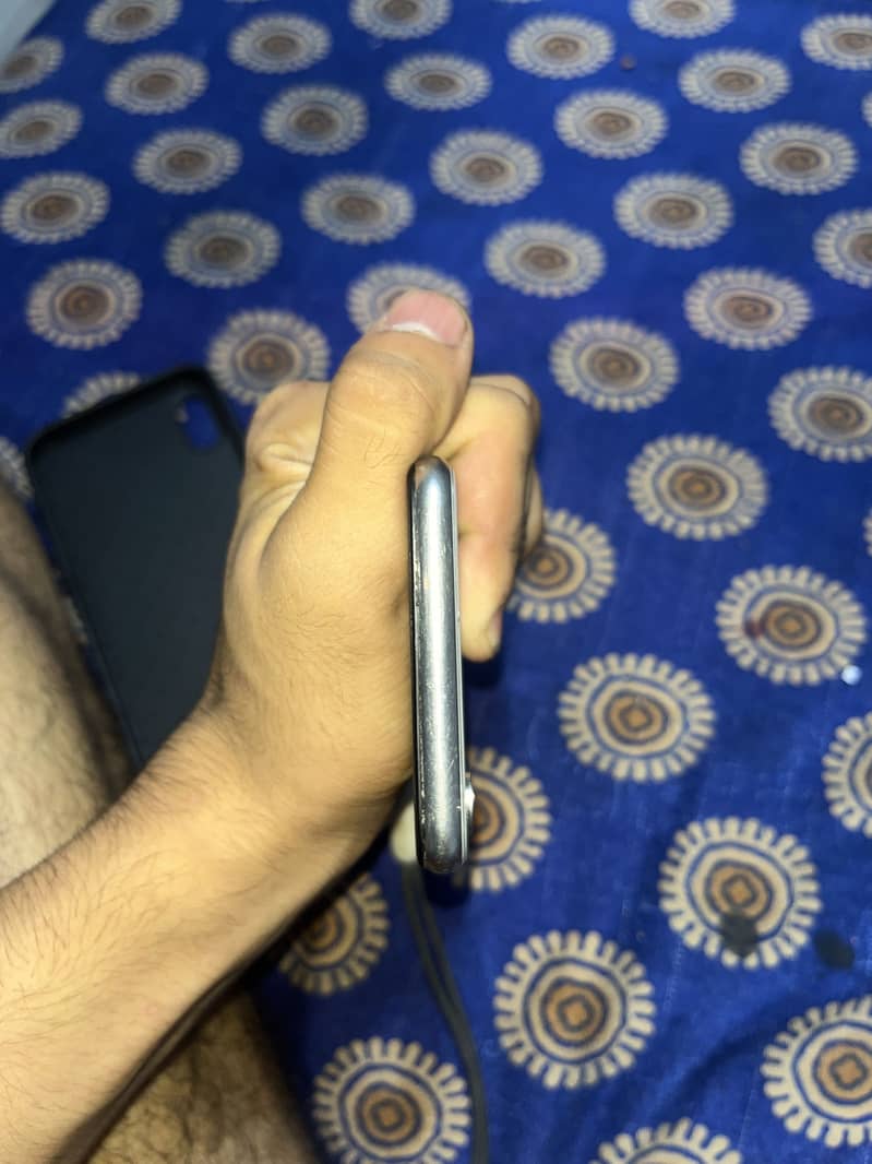 Apple iPhone X 3