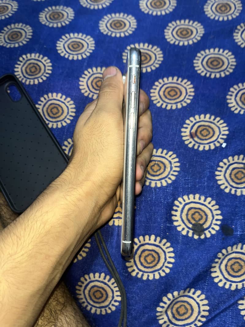 Apple iPhone X 4