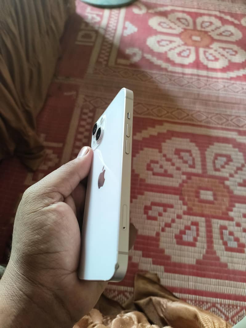 Apple iPhone 13 1