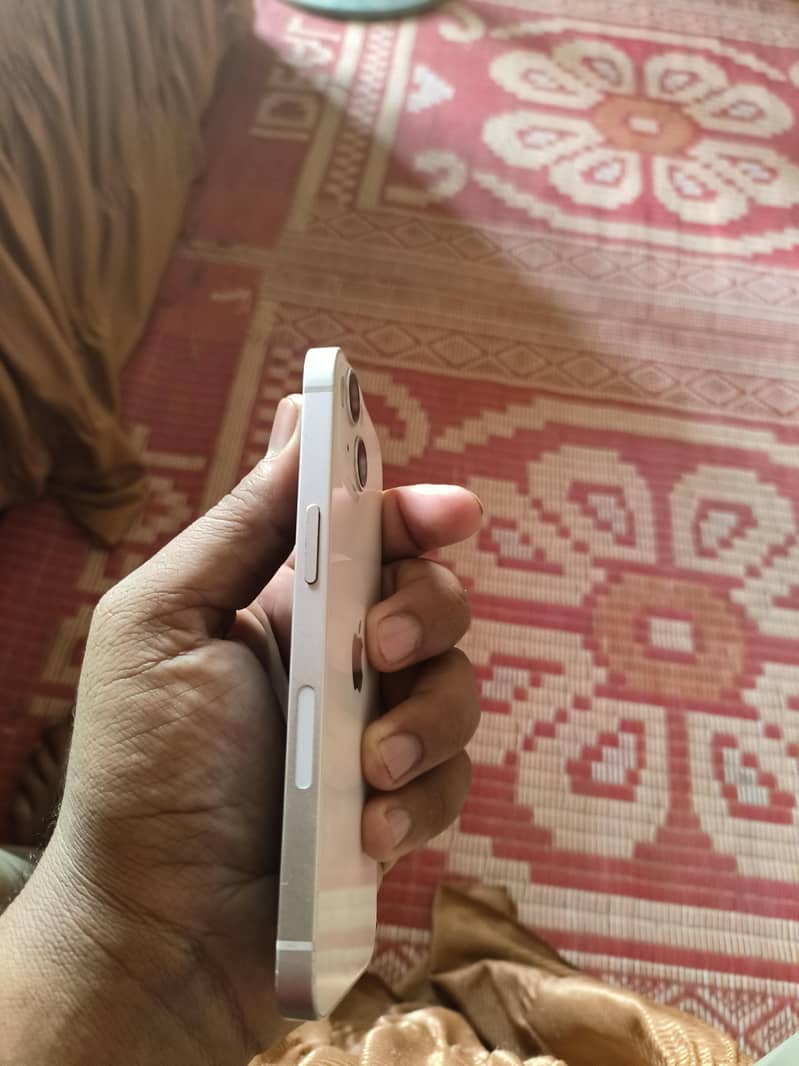 Apple iPhone 13 2