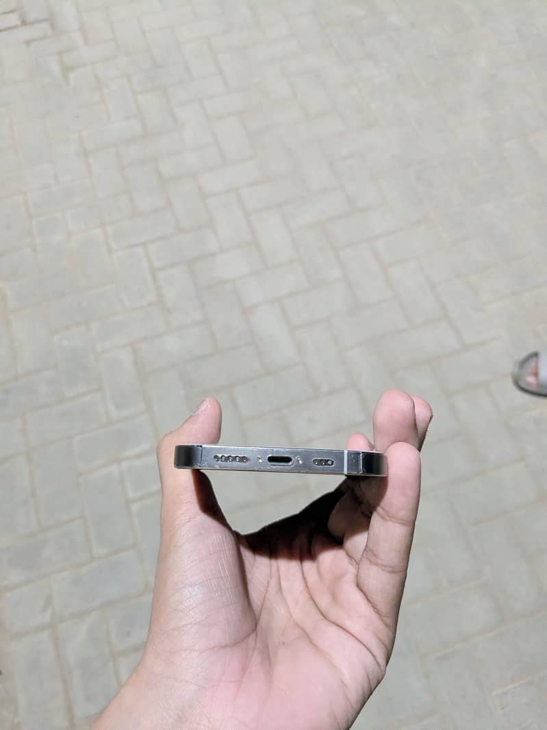 Apple iPhone 13 Pro 4