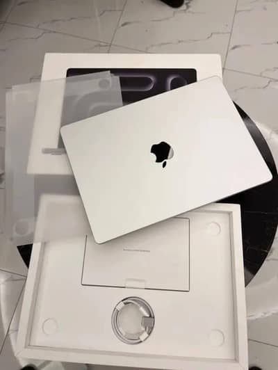 apple MacBook Pro M2 max 96gb 2tb urgent sale