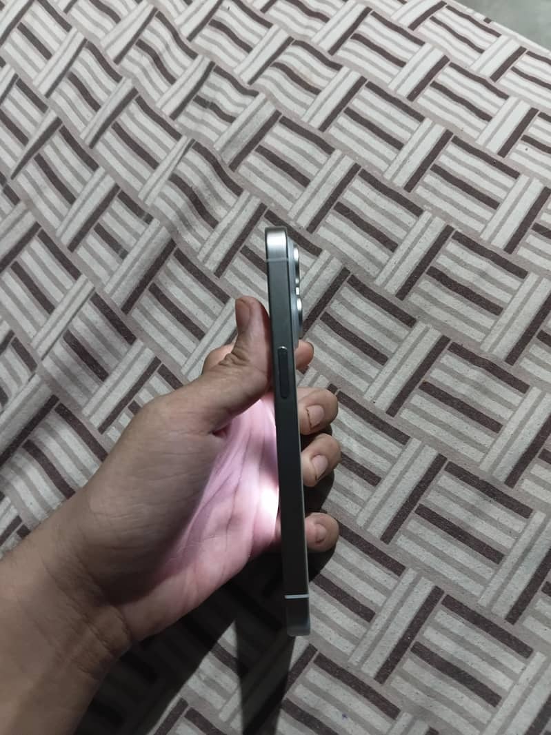 Apple iPhone 15 Pro 6
