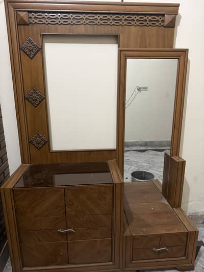 Dressing table