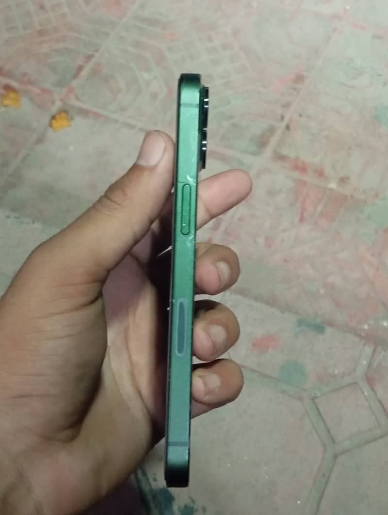 Apple iPhone 13 3