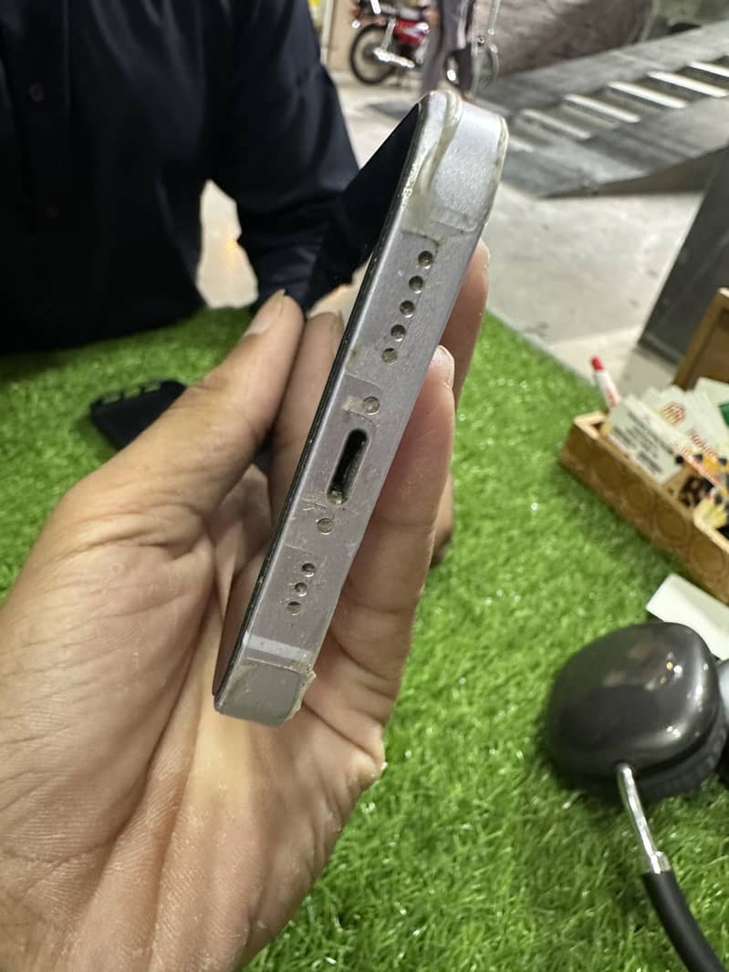 Apple iPhone 14 2