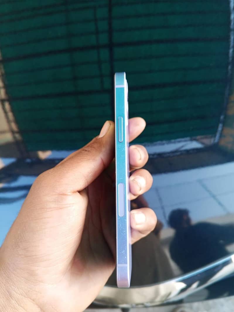 Apple iPhone 12 4