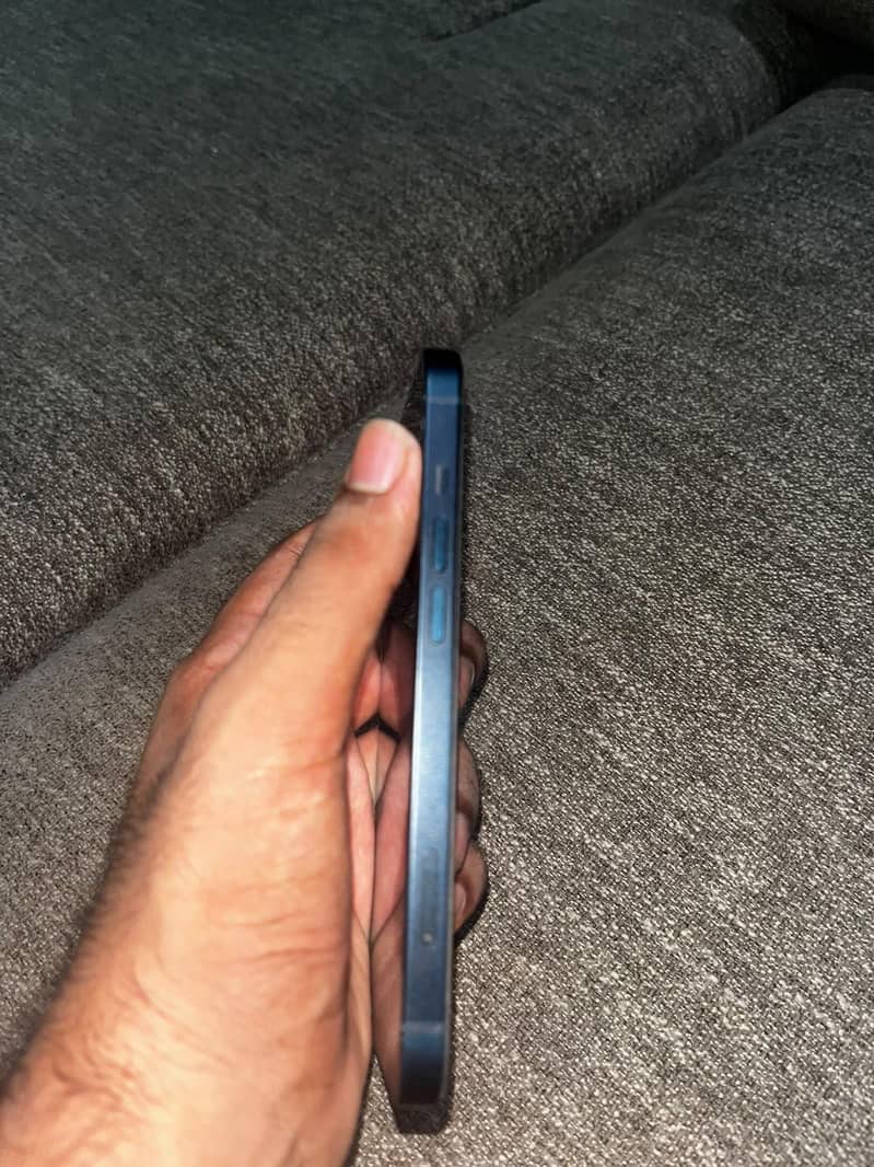 Apple iPhone 13 4