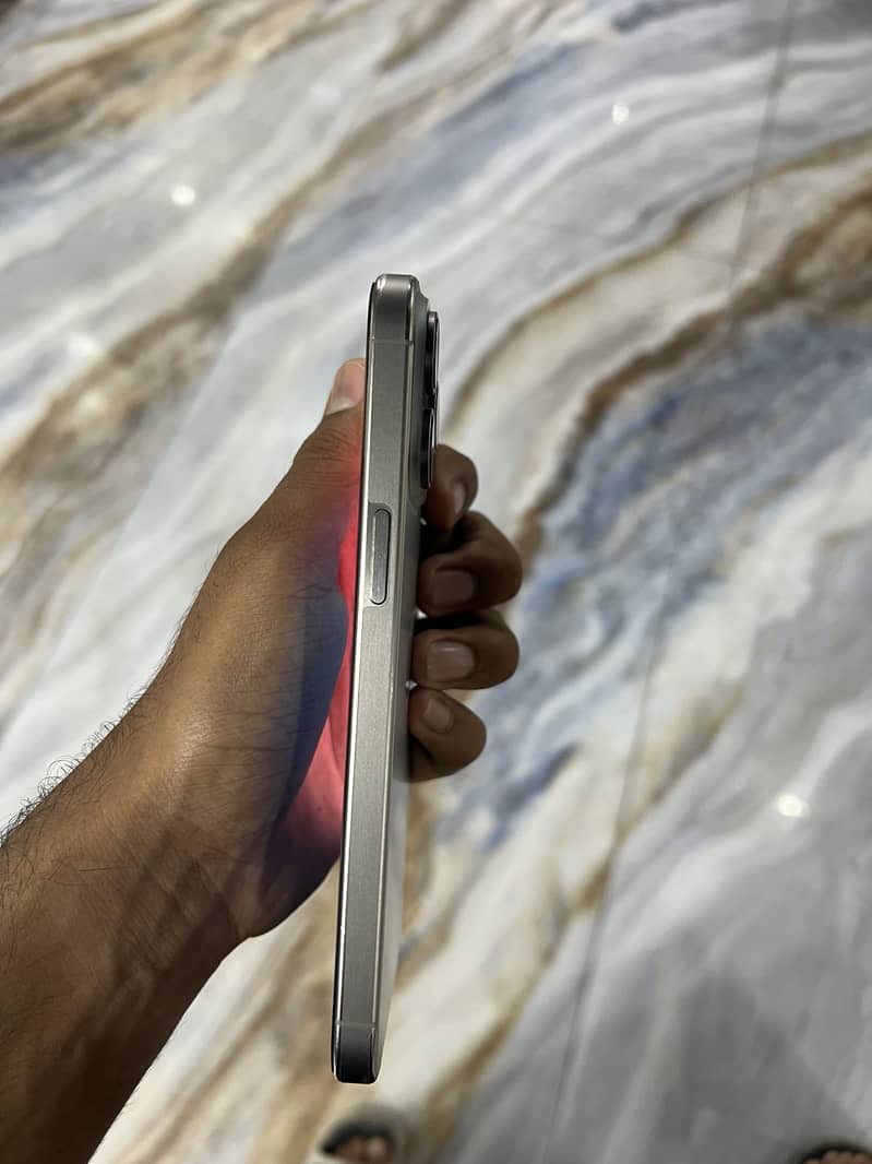 Apple iPhone 15 Pro Max 0
