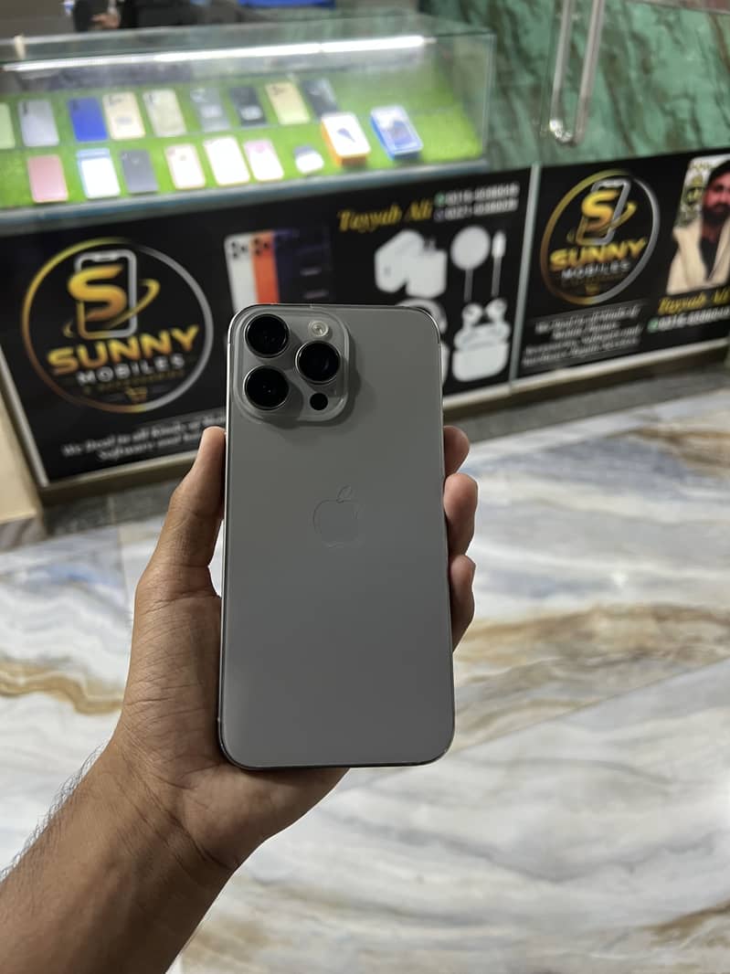 Apple iPhone 15 Pro Max 1