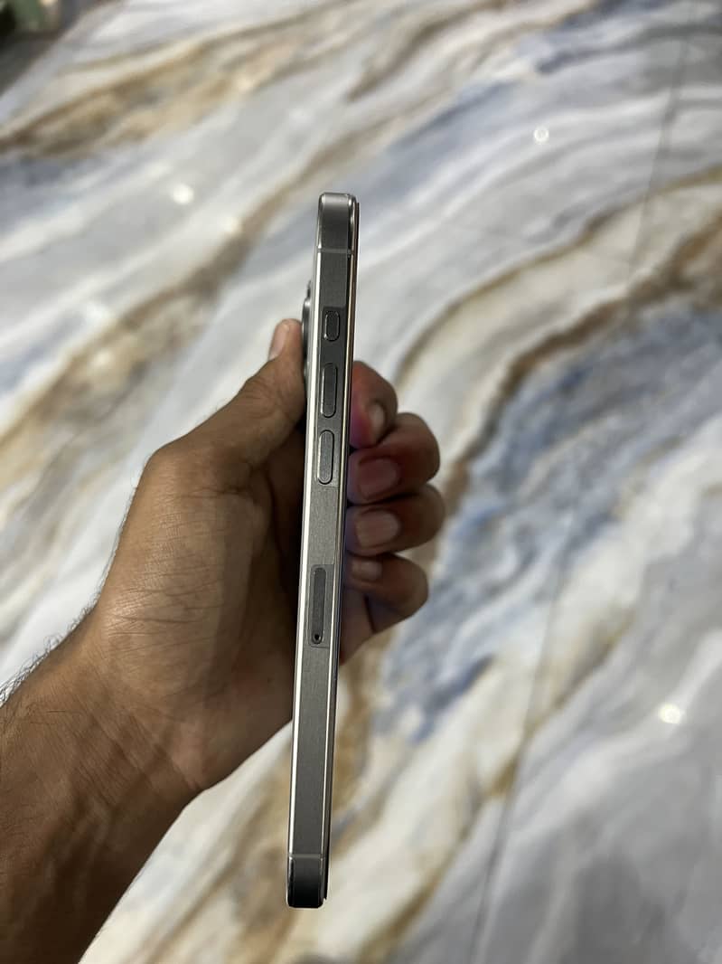 Apple iPhone 15 Pro Max 2
