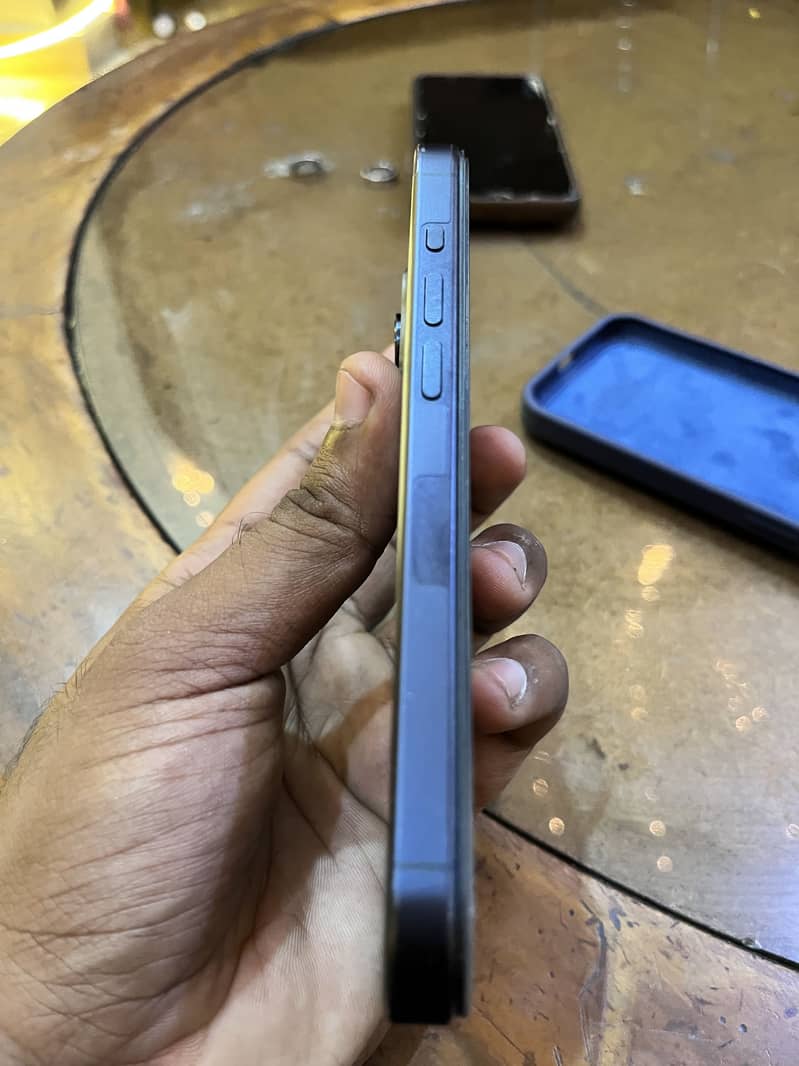 Apple iPhone 15 Pro 3