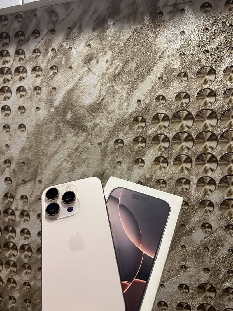Apple iPhone 16 Pro 0
