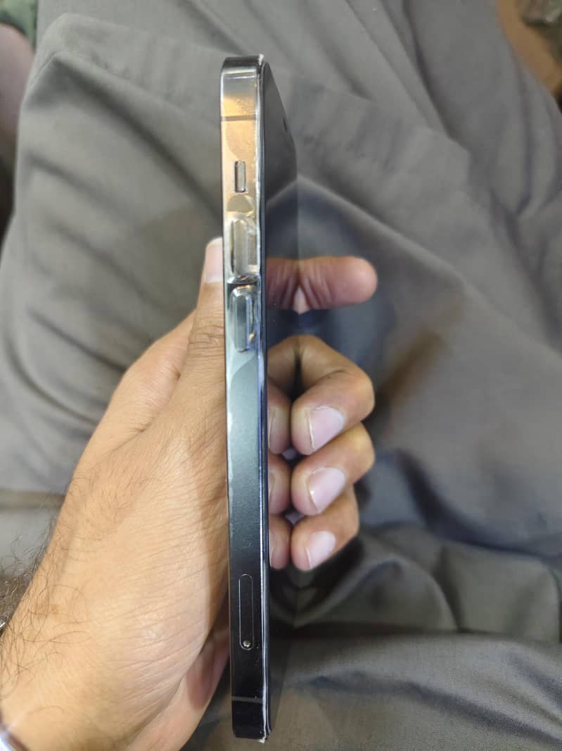 Apple iPhone 12 Pro 1
