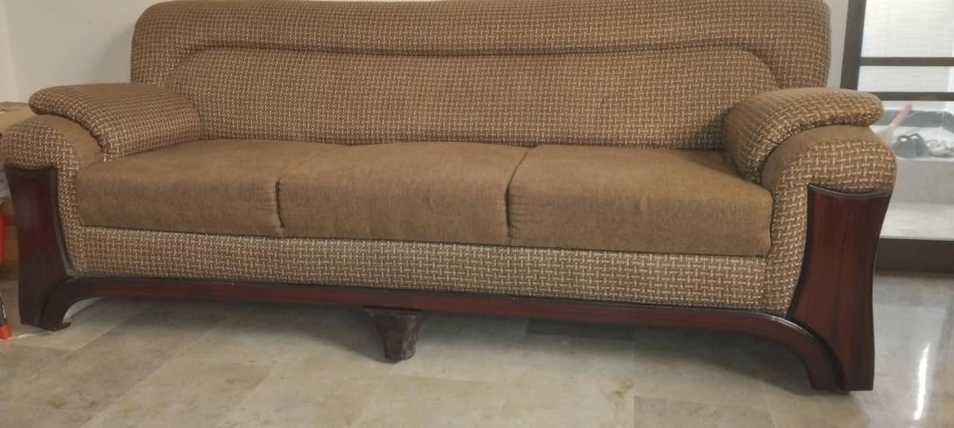 5 seater sofa with central table 3