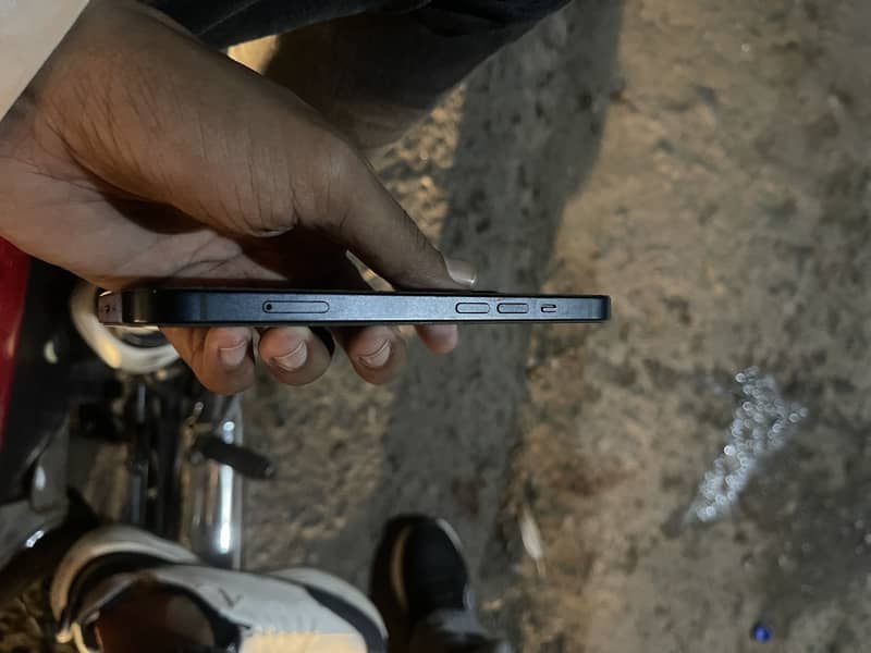 Apple iPhone 13 2
