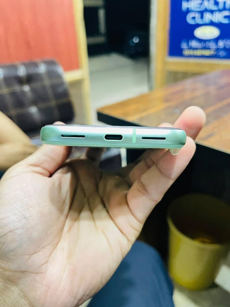 Google Pixel 8a 2