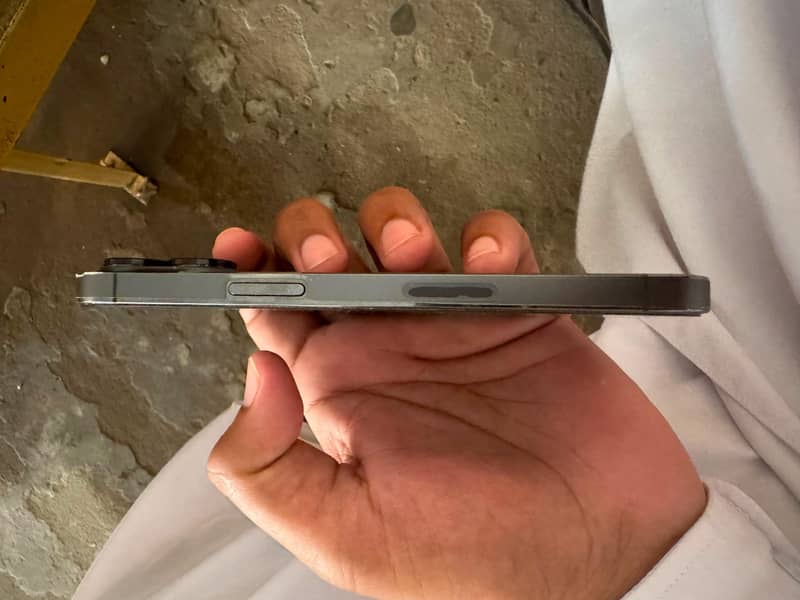 Apple iPhone 13 Pro 2