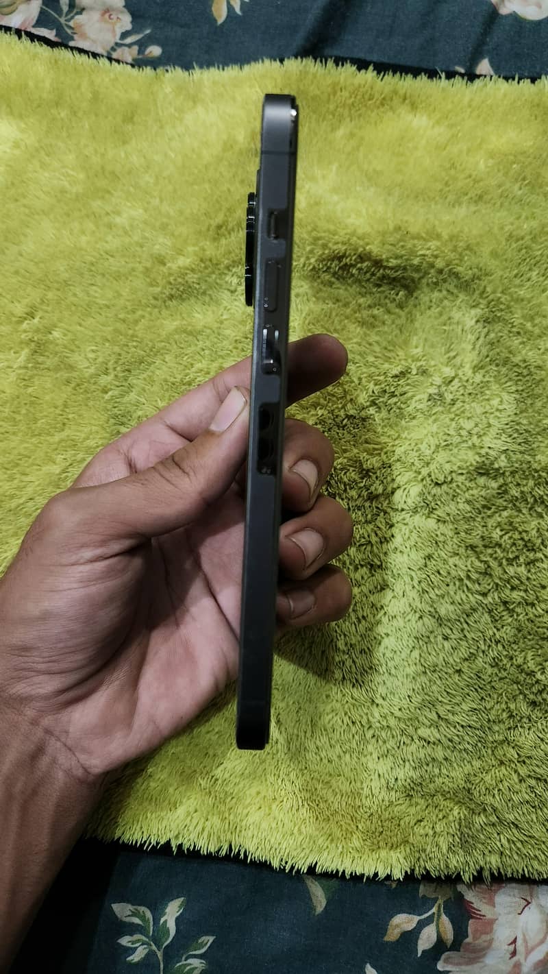 Apple iPhone 13 Pro Max 2