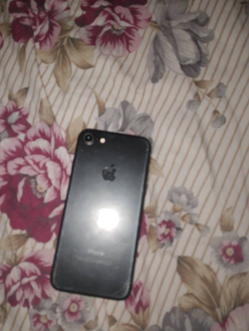 Apple iPhone 7 1